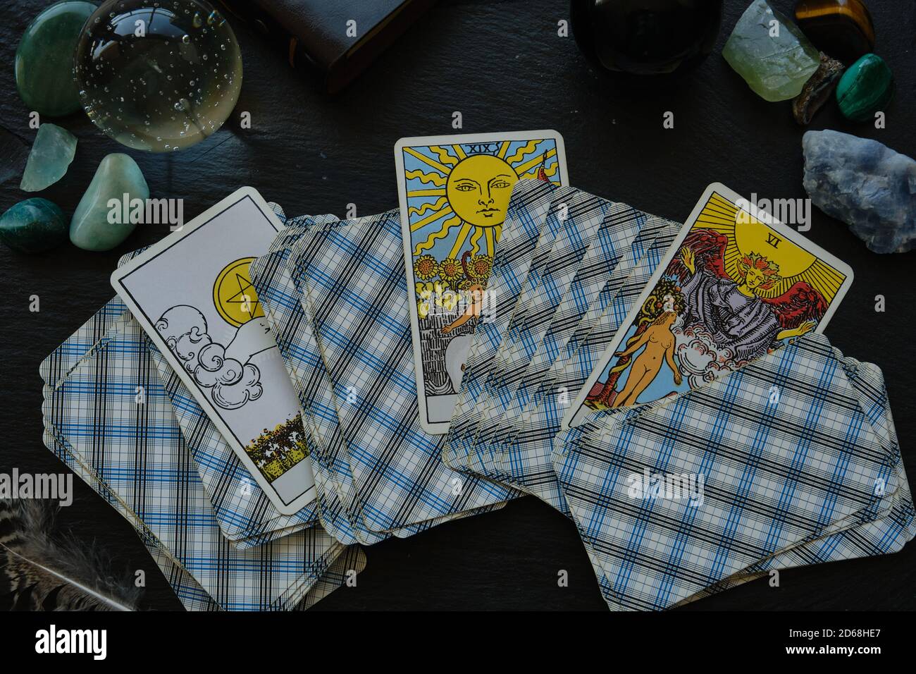 predire il futuro della divinazione mistificante sulle carte tarocchi Foto Stock