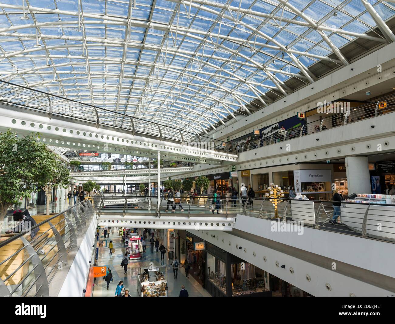 Centro commerciale Vasco da Gama vicino alla stazione ferroviaria Oriente, nell'area expo 98. Lisbona (Lisboa) la capitale del Portogallo. Europa, Sud Europa Foto Stock