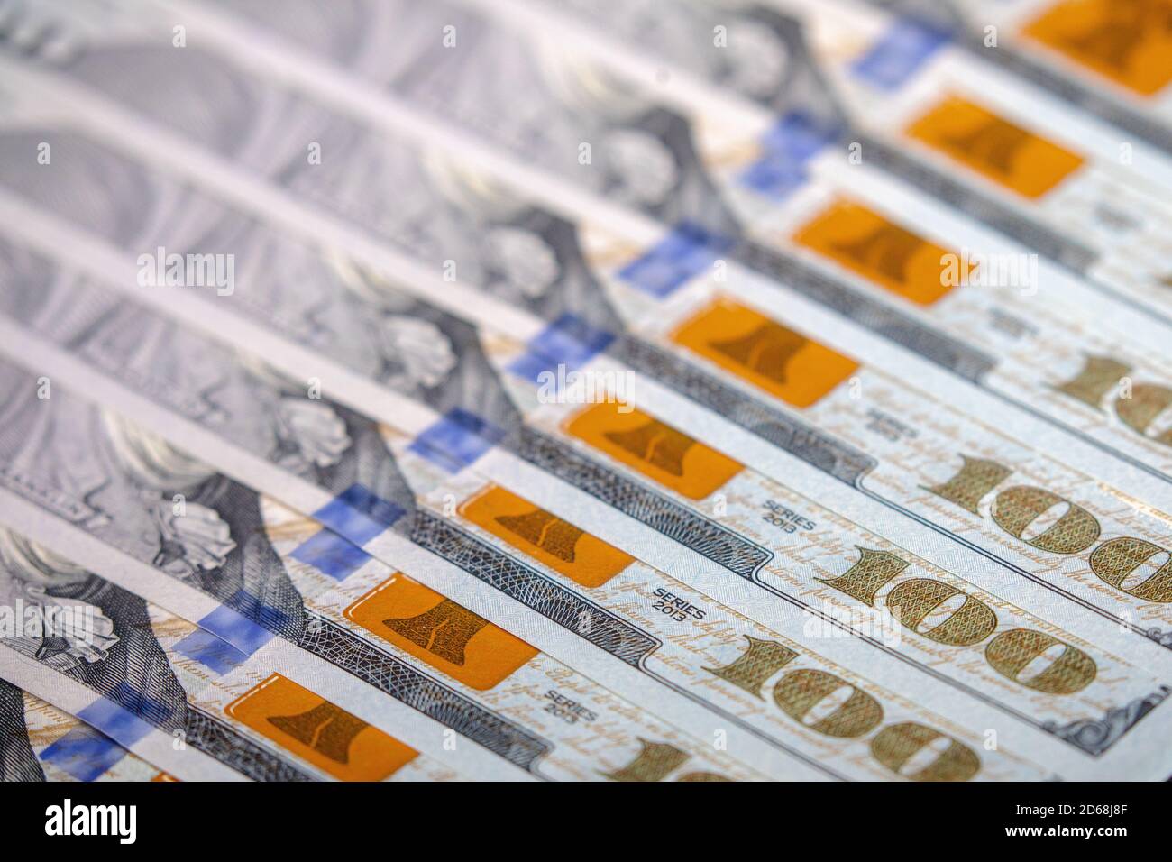 Ottenuto profitto dal commercio con sfondo bello e la struttura di uno 100 dollari, soldi, centinaia di dollari fatture, primo piano. Foto Stock