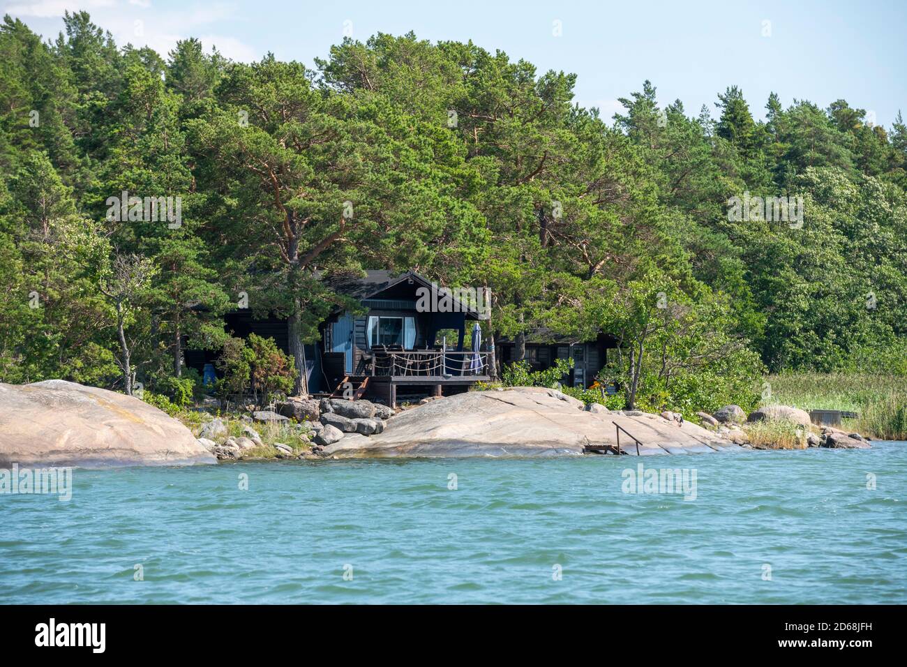 Paesaggio della regione della Finlandia sudoccidentale, dove ci sono migliaia di isole, all'incrocio del Golfo di Finlandia e del Golfo di Botnia. Arco Foto Stock