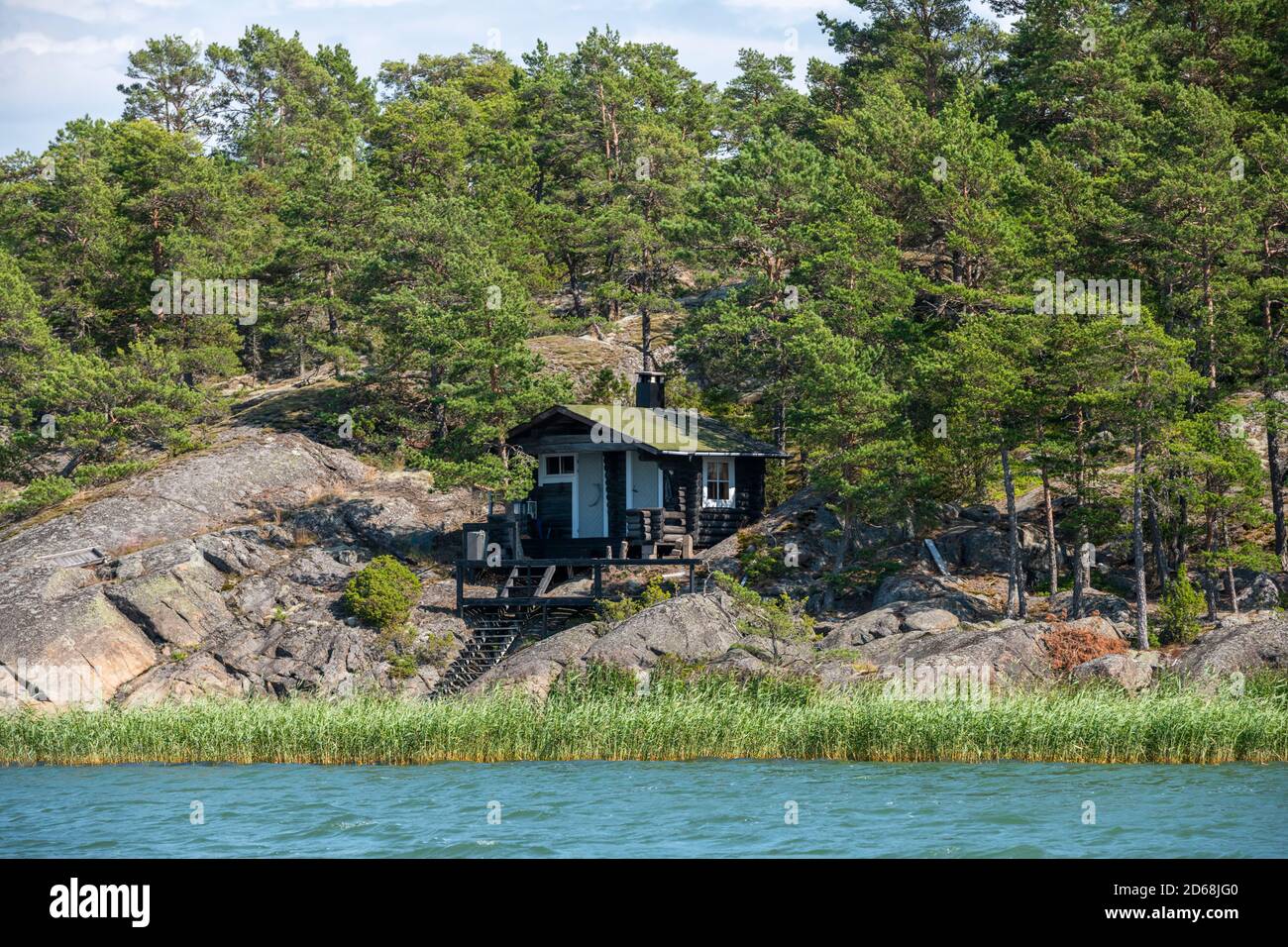 Paesaggio della regione della Finlandia sudoccidentale, dove ci sono migliaia di isole, all'incrocio del Golfo di Finlandia e del Golfo di Botnia. Arco Foto Stock