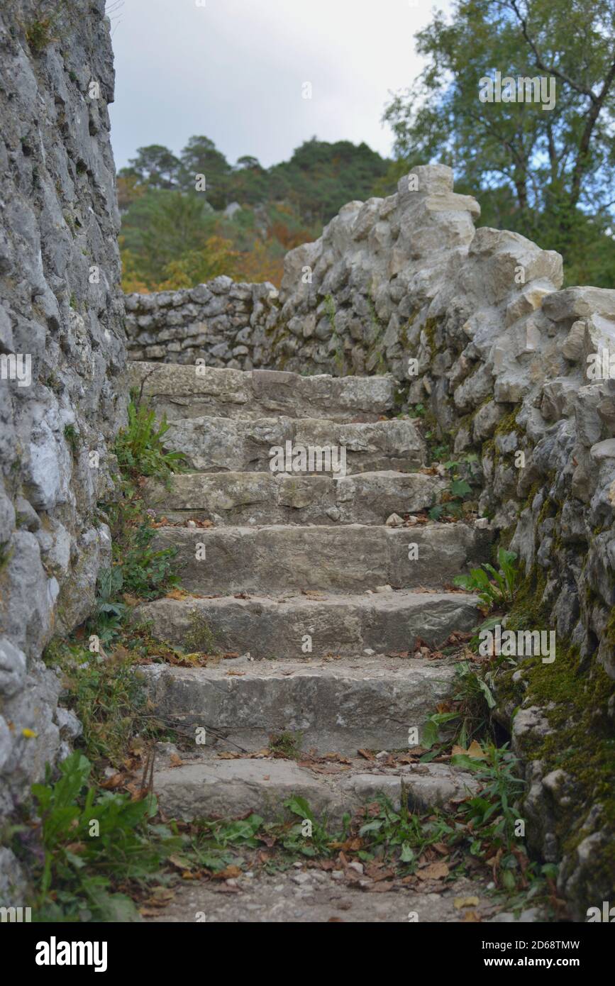 Splendida vista sul castello di Neu Falkenstein e sulla zona circostante di St. Wolfgang Foto Stock