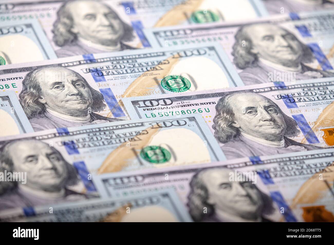 Ottenuto profitto dal commercio con sfondo bello e la struttura di uno 100 dollari, soldi, centinaia di dollari fatture, primo piano. Foto Stock