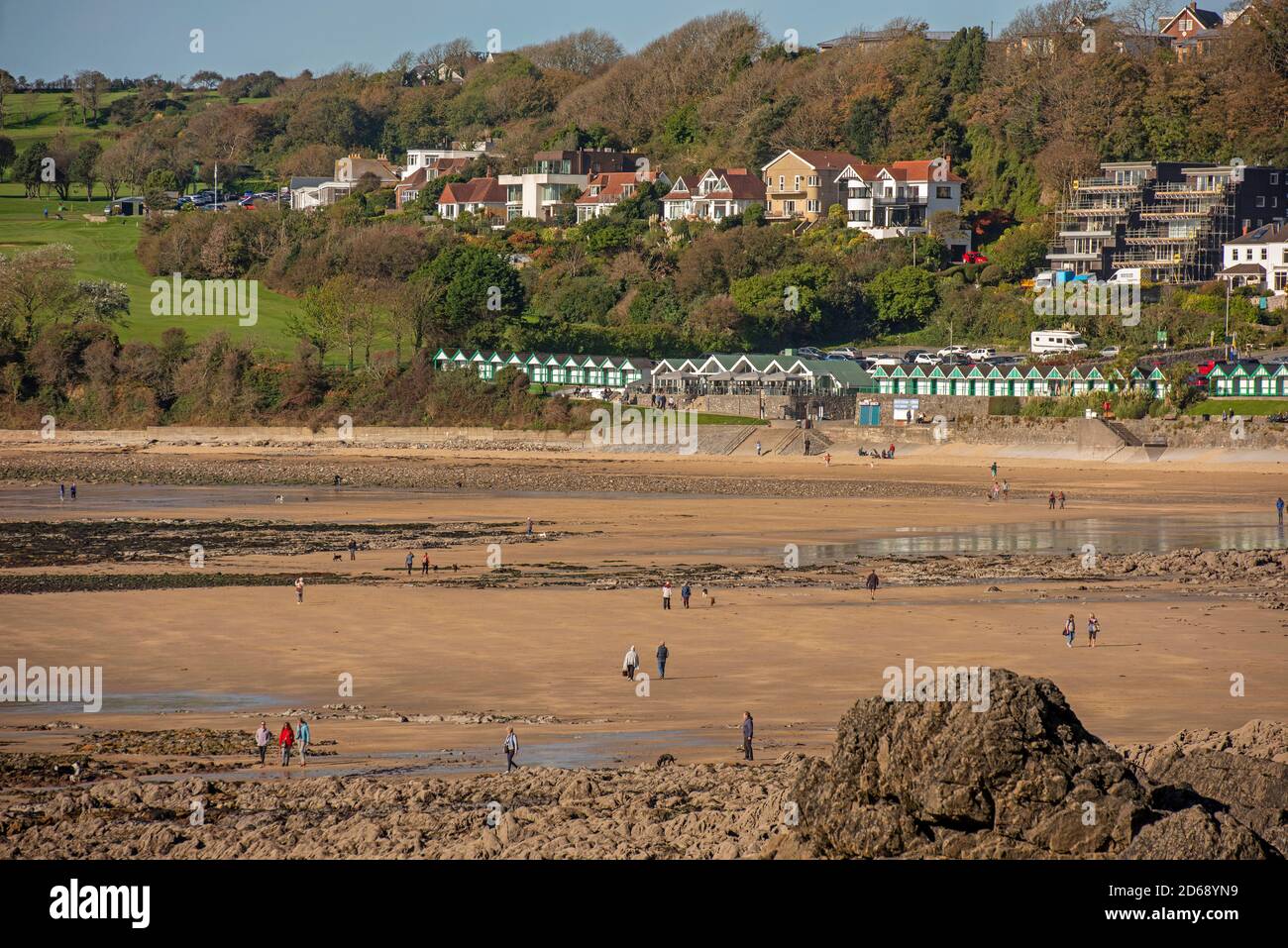 Langland Bay, Swansea, Regno Unito, 15 ottobre 2020 il pomeriggio, durante la chiusura, è possibile godersi il bel tempo autunnale a Langland Bay, vicino a Swansea. Foto Stock