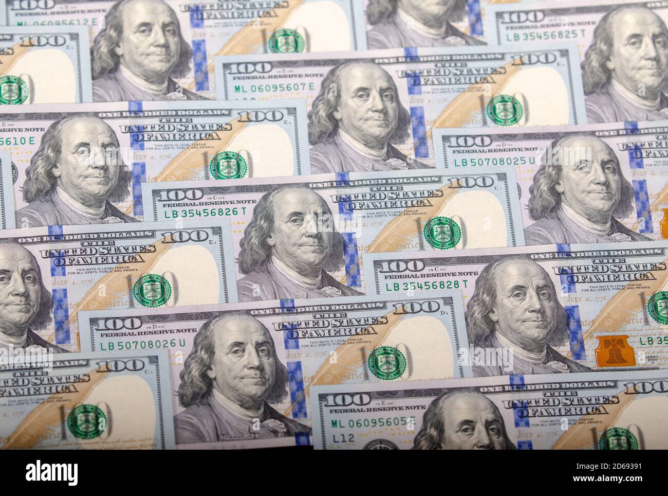 Ottenuto profitto dal commercio con sfondo bello e la struttura di uno 100 dollari, soldi, centinaia di dollari fatture, primo piano. Foto Stock