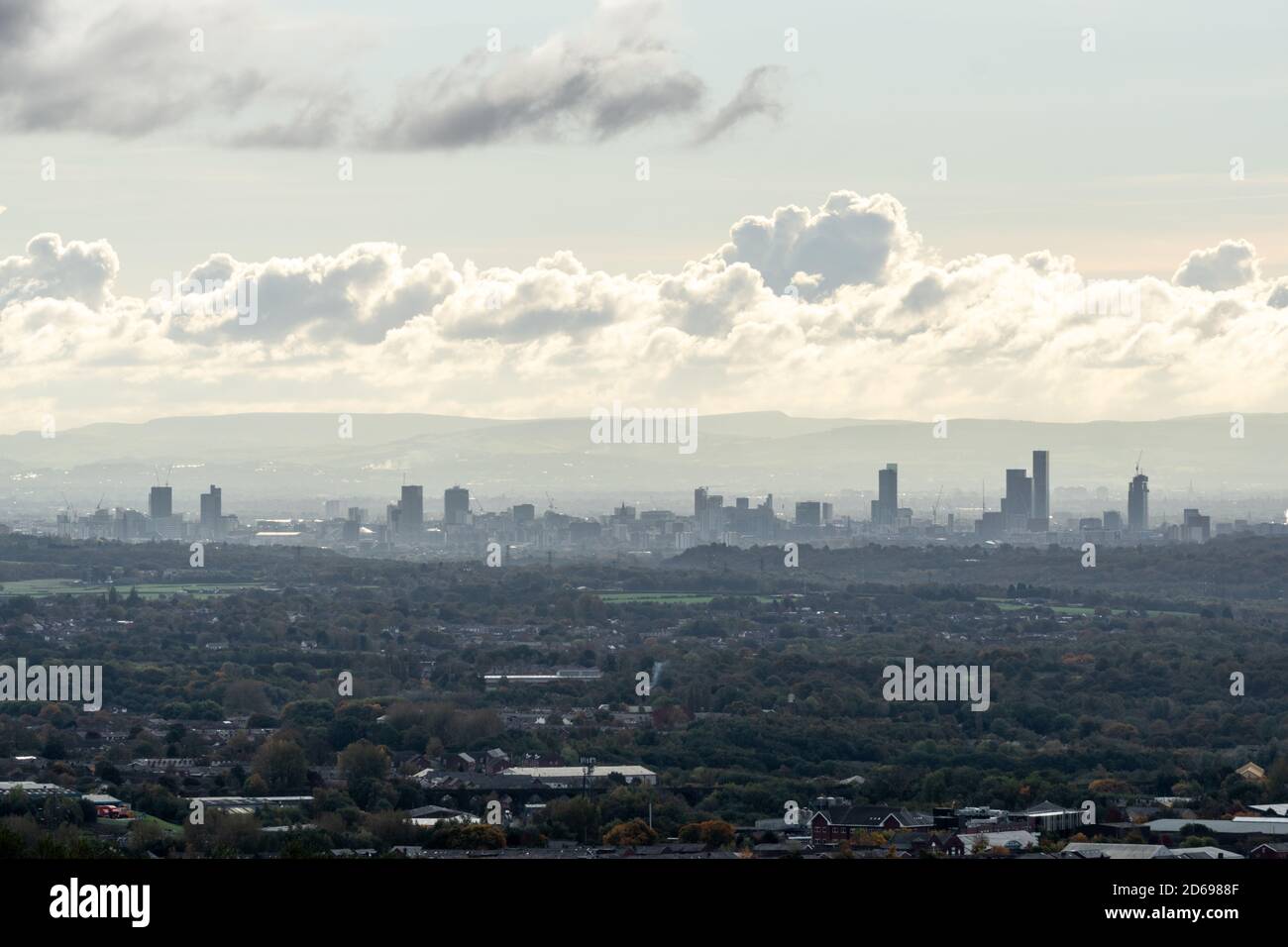 Skyline di Manchester visto dal nord-ovest, Inghilterra Regno Unito Foto Stock