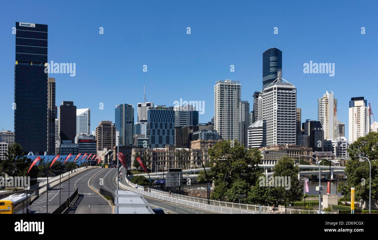 Brisbane, Australia - 21 Marzo 2020: Una vista panoramica del quartiere centrale degli affari di Brisbane, Australia, in una giornata di sole e limpida. Foto Stock