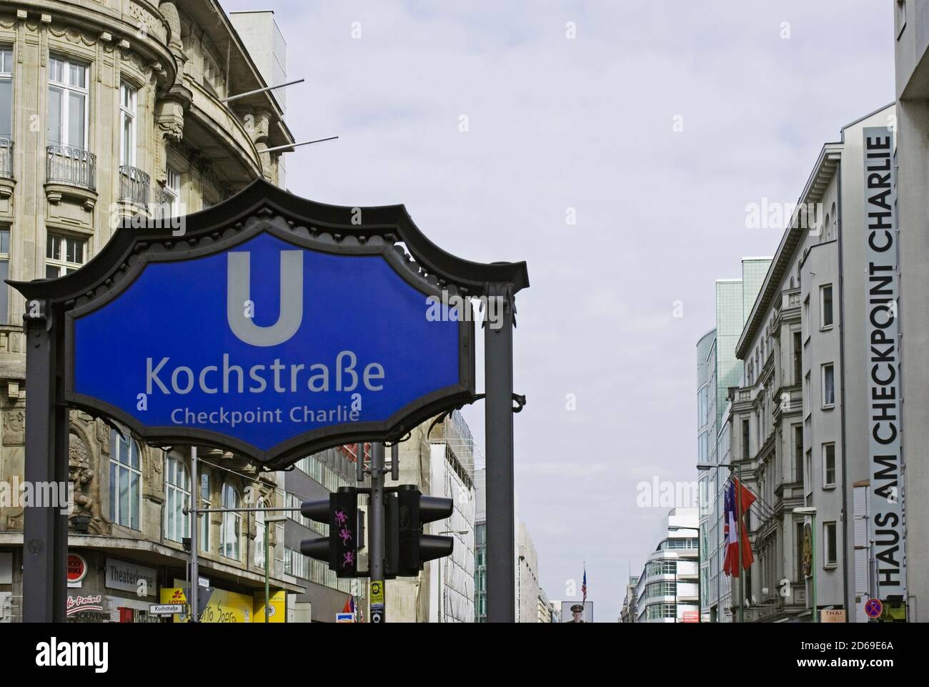 Kochstrasse; U-Bahn, Checkpoint Charlie, Berlin, Germania Foto Stock