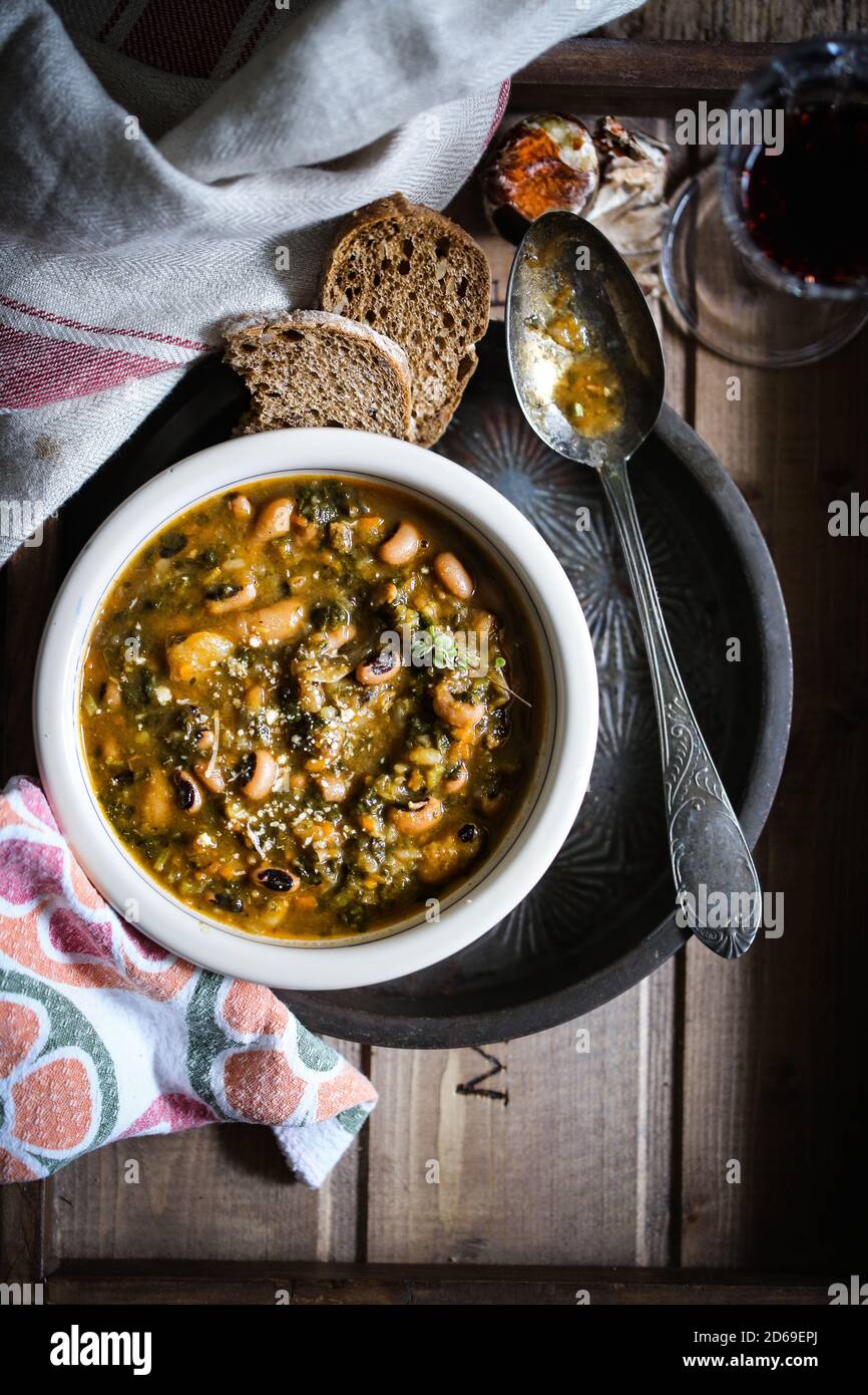 Ribollita, kale Lacinato italiano e zuppa di fagioli Foto Stock