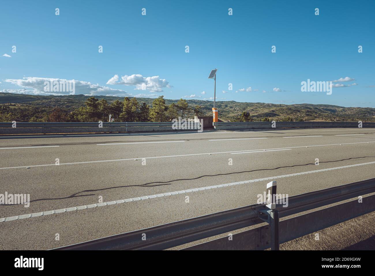 Telefono di emergenza SOS stradale Foto Stock