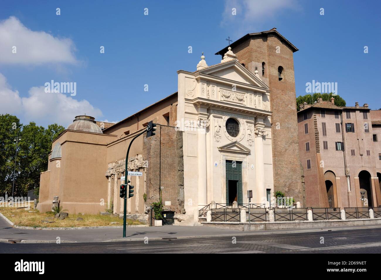 Italia, Roma, chiesa di San Nicola in carcere, facciata di Giacomo della porta Foto Stock