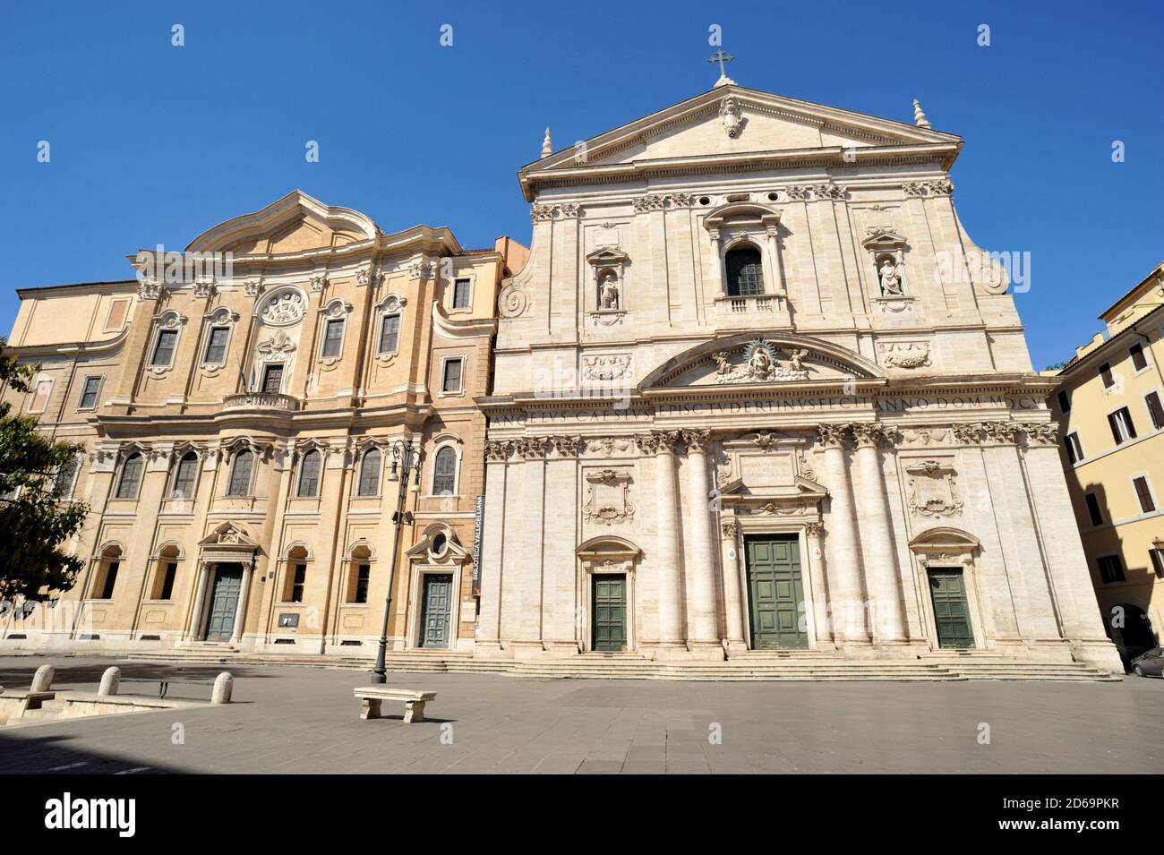 Italia, Roma, oratorio dei Filippini e la chiesa di Santa Maria in Vallicella (Chiesa Nuova) Foto Stock