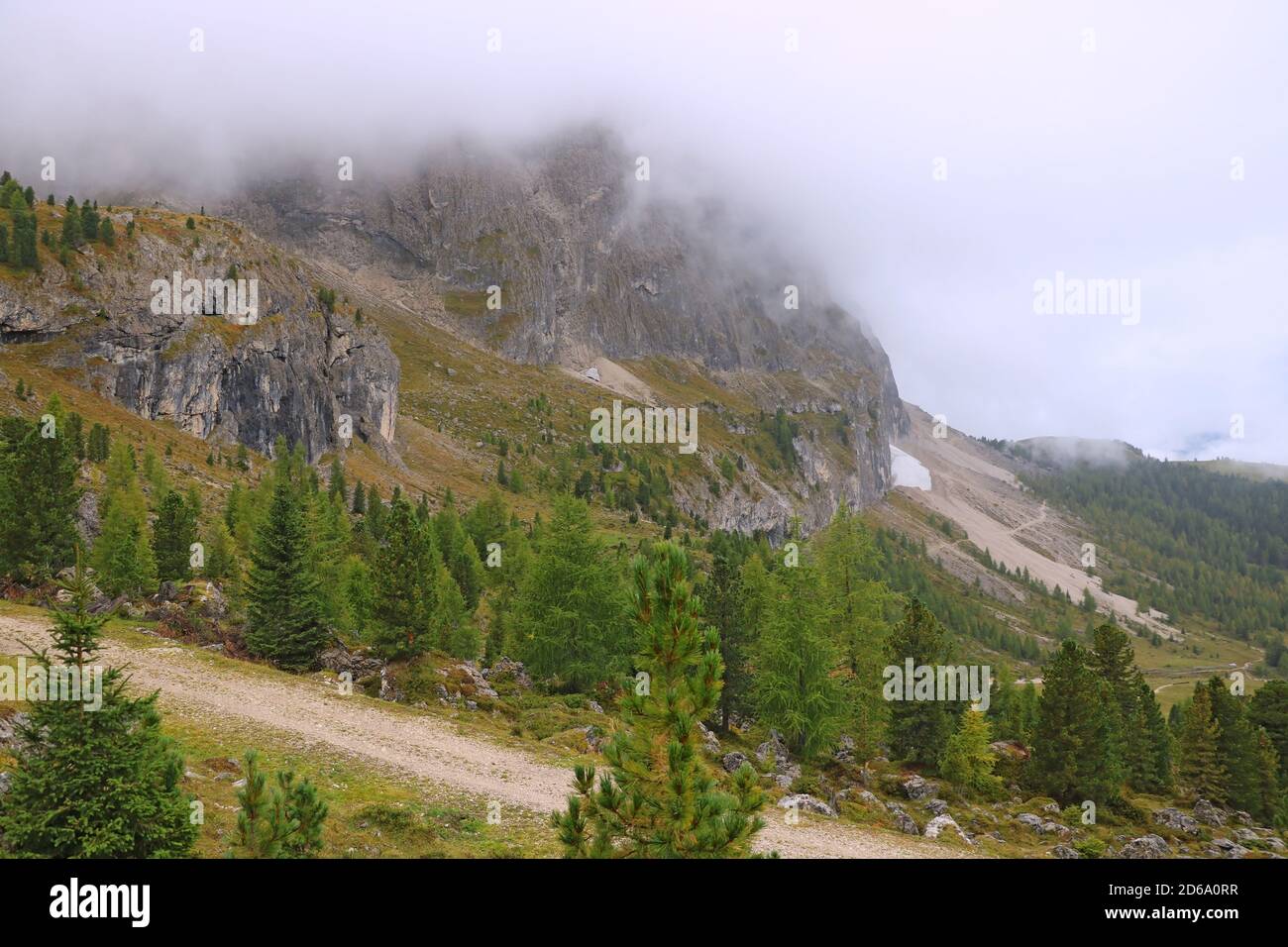 Alta montagna in Dolomiti Italia. Cielo stoltoso Foto Stock