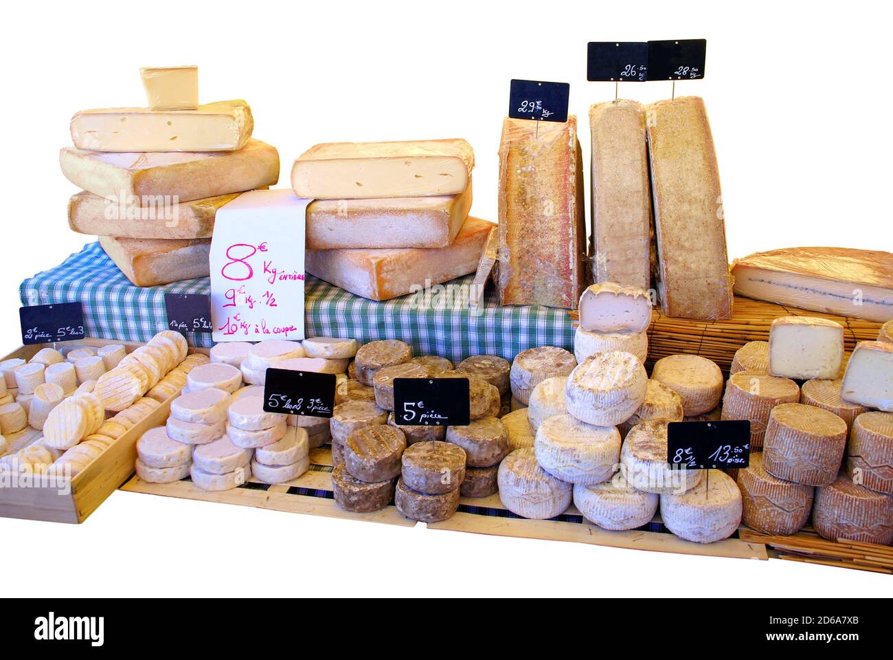 Carne fredda e formaggi al mercato su sfondo bianco. Foto Stock