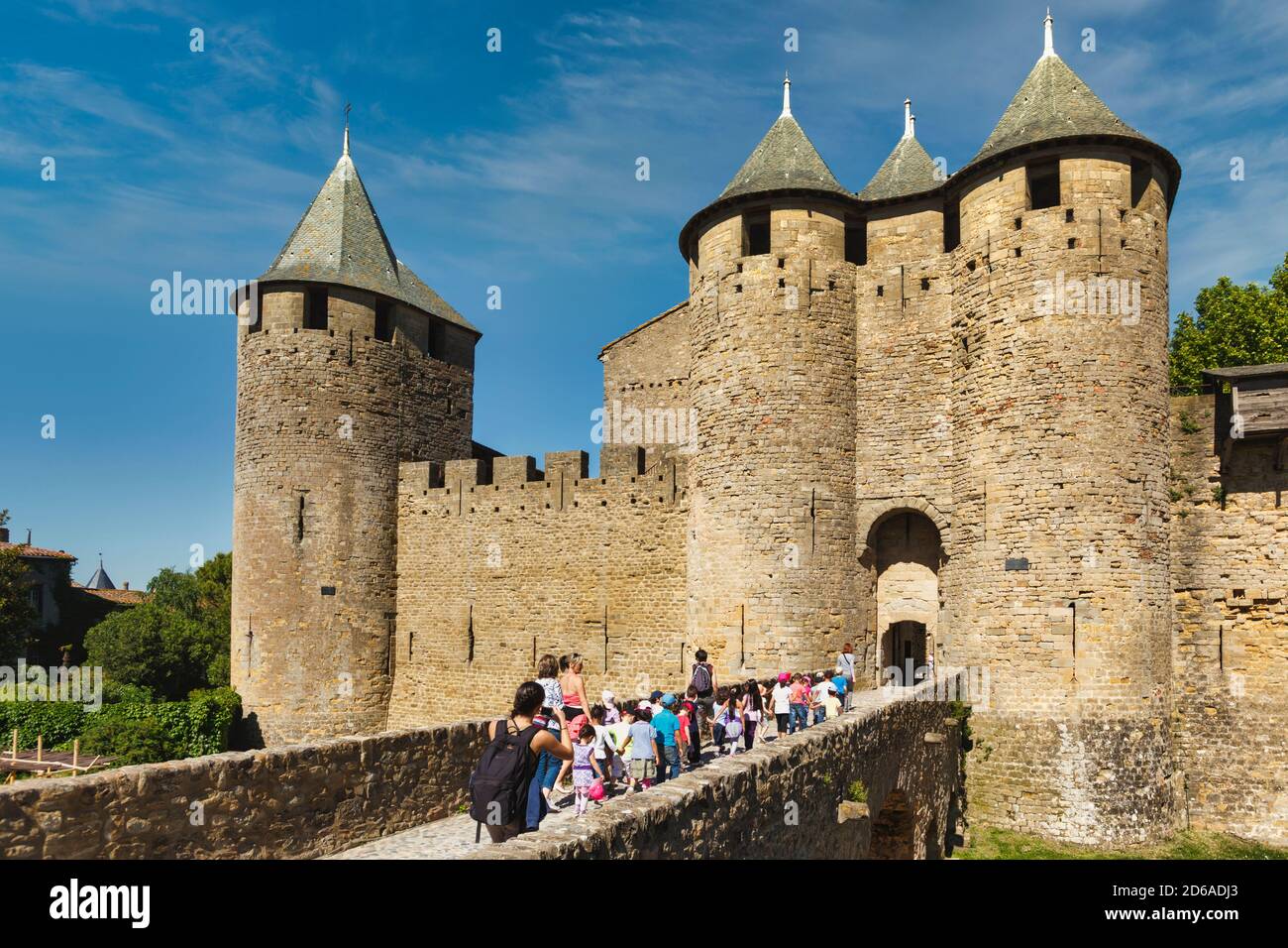 Carcassonne, Languedoc-Roussillon, Francia. Le Chateau; una fortezza all'interno delle mura della città fortificata. La Cité de Carcassonne è un mondo H dell'UNESCO Foto Stock