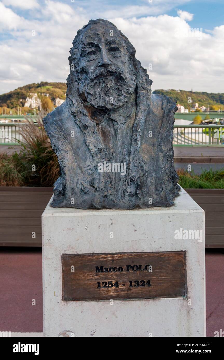 Rouen, Francia - 26 ottobre 2014: Busto di Marco Polo (1254-1324) sul Pont Boieldieu, vicino alla Senna. Foto Stock