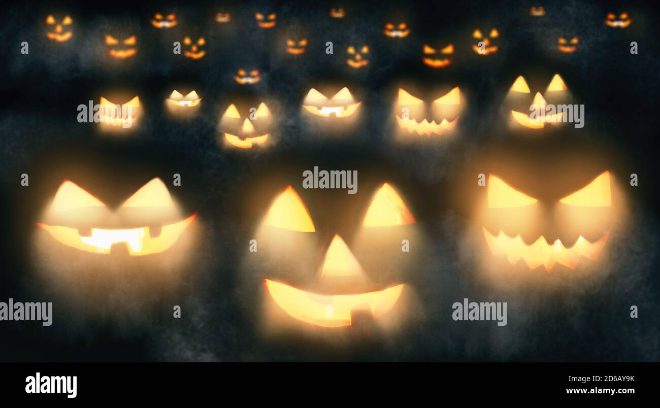 Jack o Lanterna si illumina su uno sfondo foggoso. Foto Stock