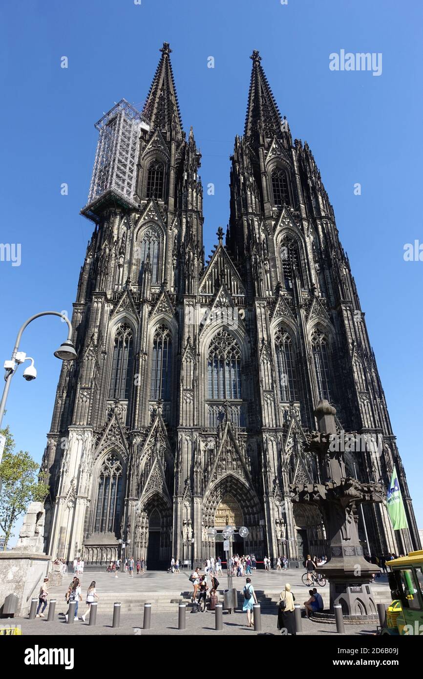 Betrieb von Kölner, im Vordergrund das Modell einer Kreuzblume in Originalgrösse, Köln, Nordrhein-Westfalen, Deutschland Foto Stock