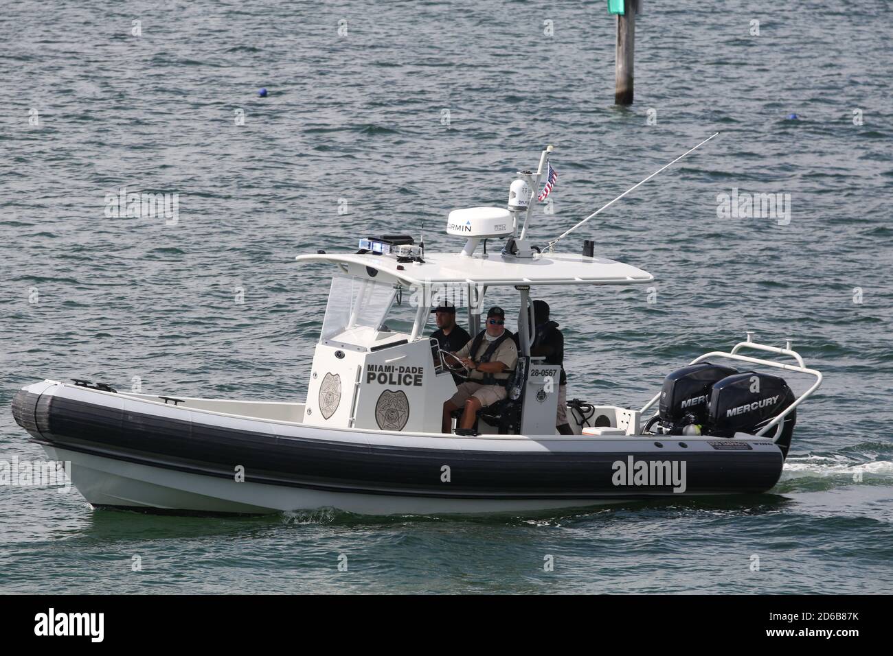 Miami, Stati Uniti d'America. 15 Ott 2020. MIAMI, FL - OTTOBRE 15: Centinaia e centinaia di barche si sono esibite per una massiccia dimostrazione di sostegno anche sotto la pioggia battente, mentre il figlio PresidentÕs Eric Trump e la moglie Lara hanno guidato un raduno flotilla pro-Trump a Miami, Florida, il 15 ottobre, 2020 appena 19 giorni prima delle elezioni l'affluenza alle urne è stata massiccia ed è stata sotto la pioggia battente: Trump Supporters Credit: Storms Media Group/Alamy Live News Foto Stock