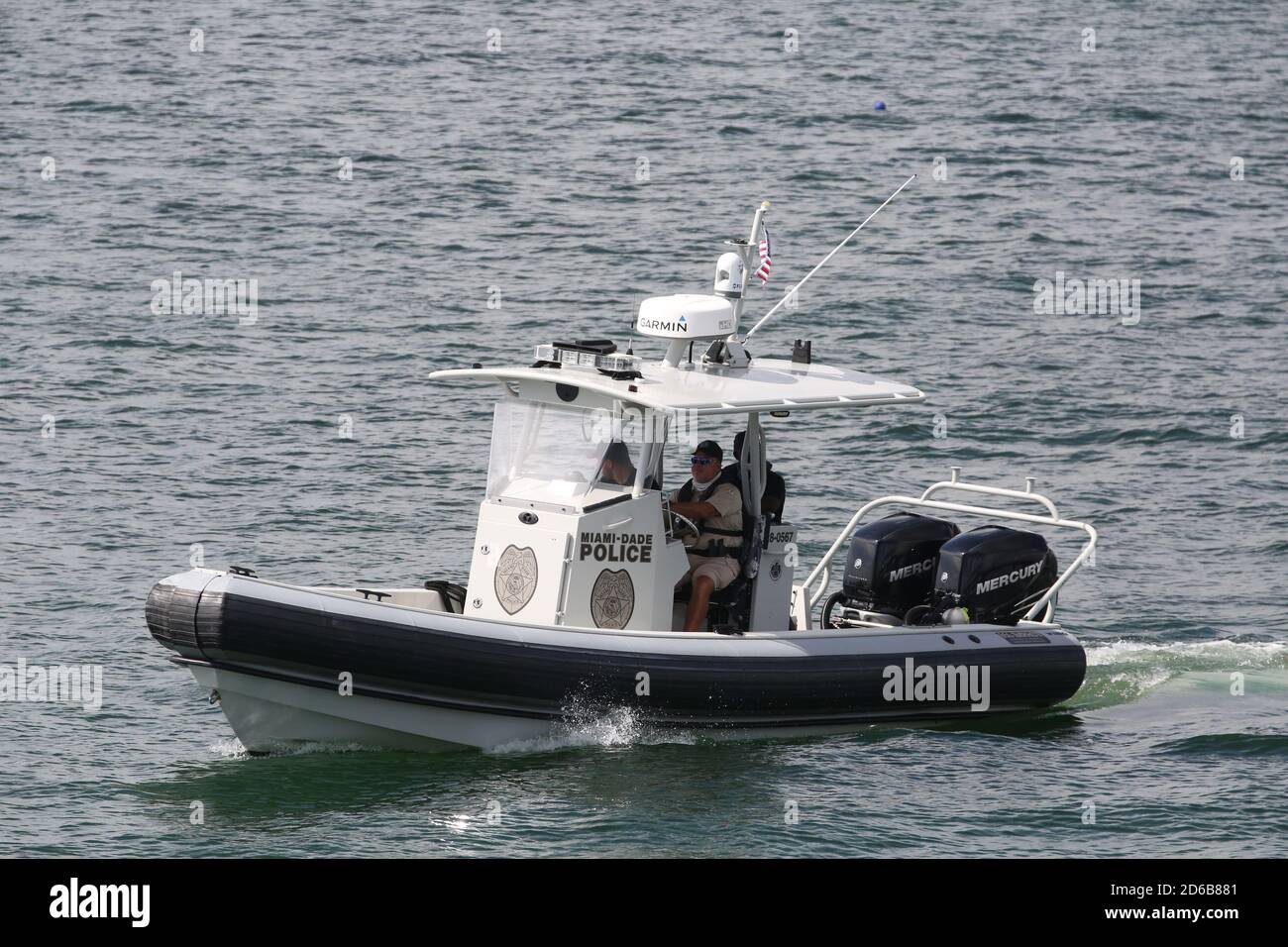 Miami, Stati Uniti d'America. 15 Ott 2020. MIAMI, FL - OTTOBRE 15: Centinaia e centinaia di barche si sono esibite per una massiccia dimostrazione di sostegno anche sotto la pioggia battente, mentre il figlio PresidentÕs Eric Trump e la moglie Lara hanno guidato un raduno flotilla pro-Trump a Miami, Florida, il 15 ottobre, 2020 appena 19 giorni prima delle elezioni l'affluenza alle urne è stata massiccia ed è stata sotto la pioggia battente: Trump Supporters Credit: Storms Media Group/Alamy Live News Foto Stock