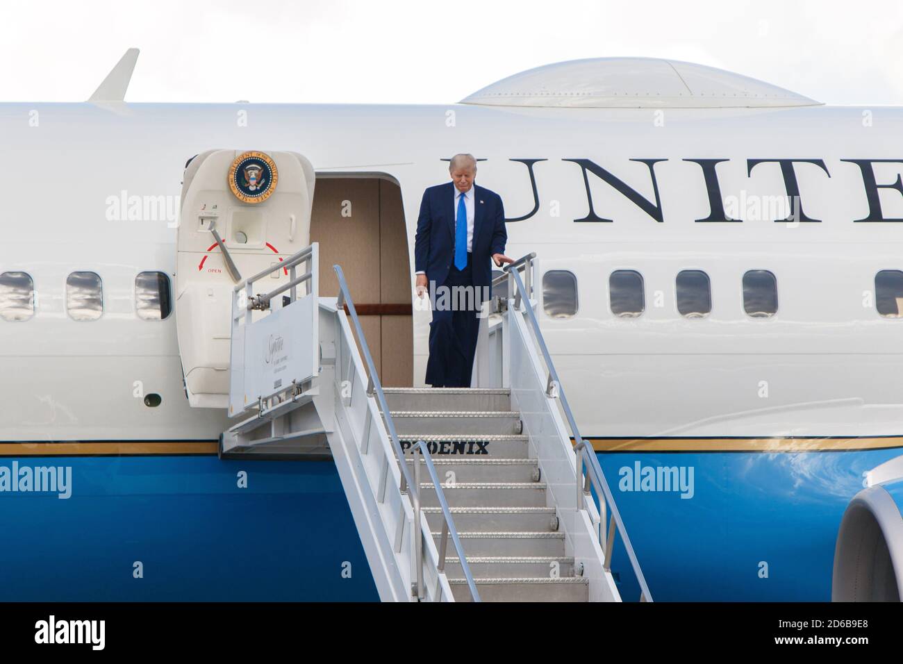 Miami, Florida, Stati Uniti. 15 Ott 2020. 2020-USA-Presidente Donald Trump arrivo a Miami International Airport-Giovedi 10-15-2020 a Miami Florida Credit: The Photo Access/Alamy Live News Foto Stock