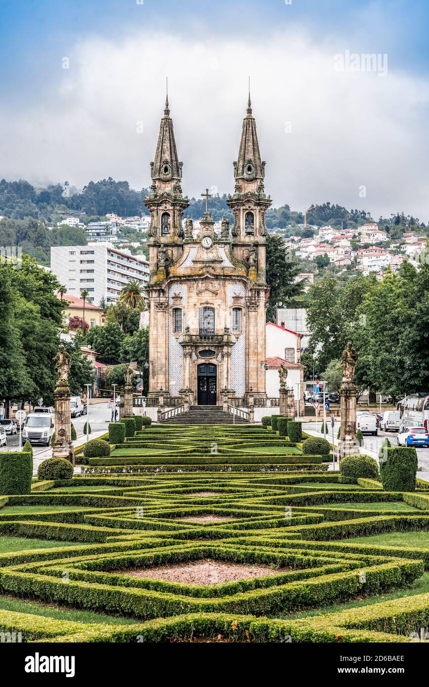 Veduta della Chiesa di Nossa Senhora da Consolacao e dos Santos Passos, Guimaraes, Portogallo Foto Stock