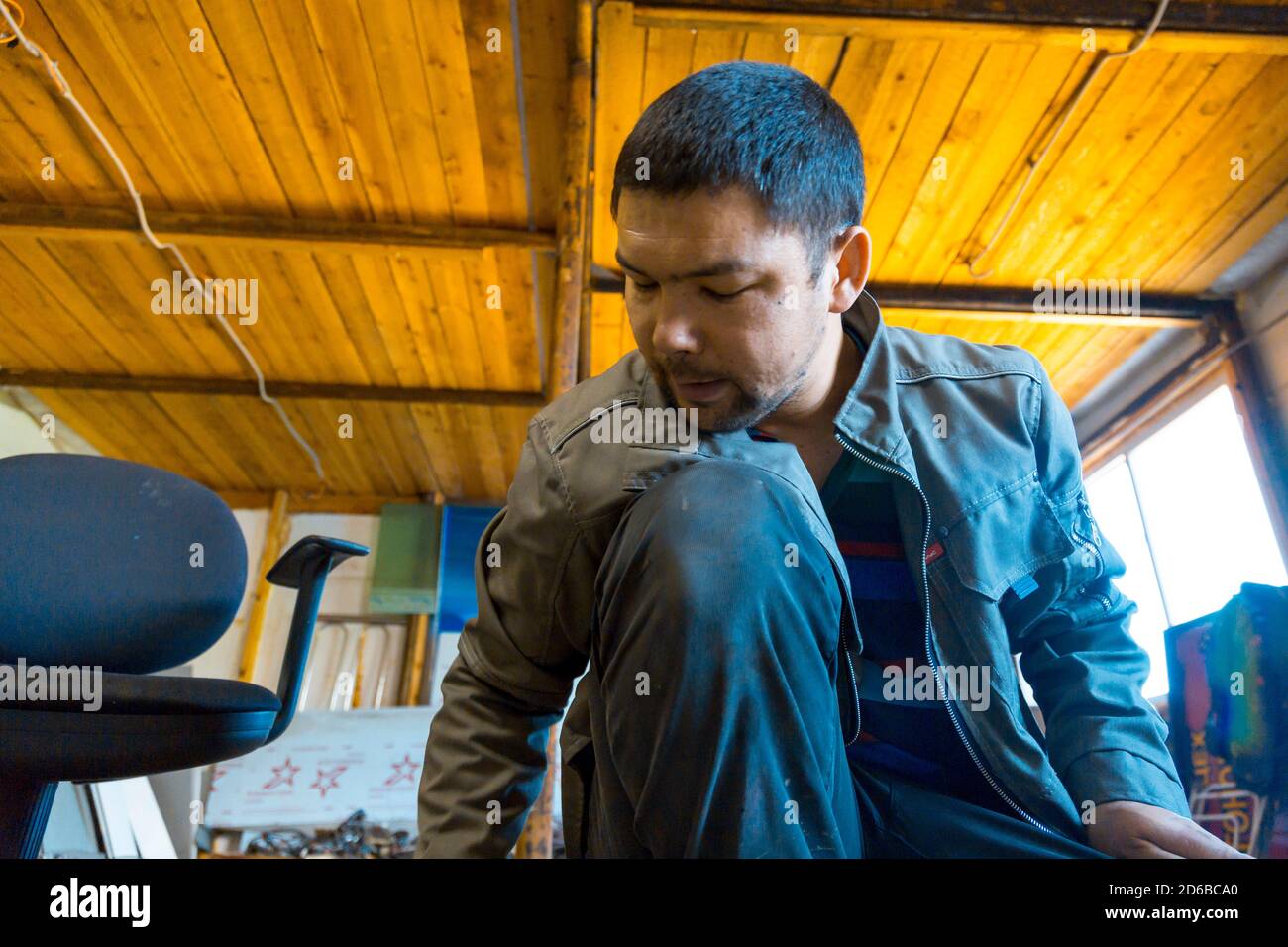 Primo piano ritratto di fabbro sul posto di lavoro Foto Stock