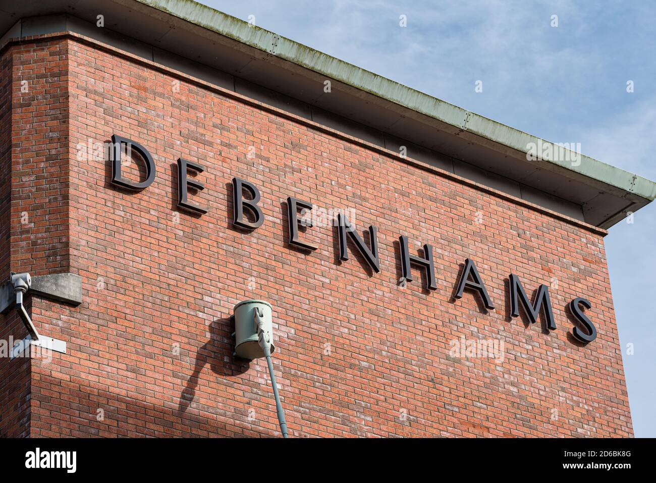 Derry, Irlanda del Nord - 27 settembre 2020: Il segno per Debenhams a Derry. Foto Stock