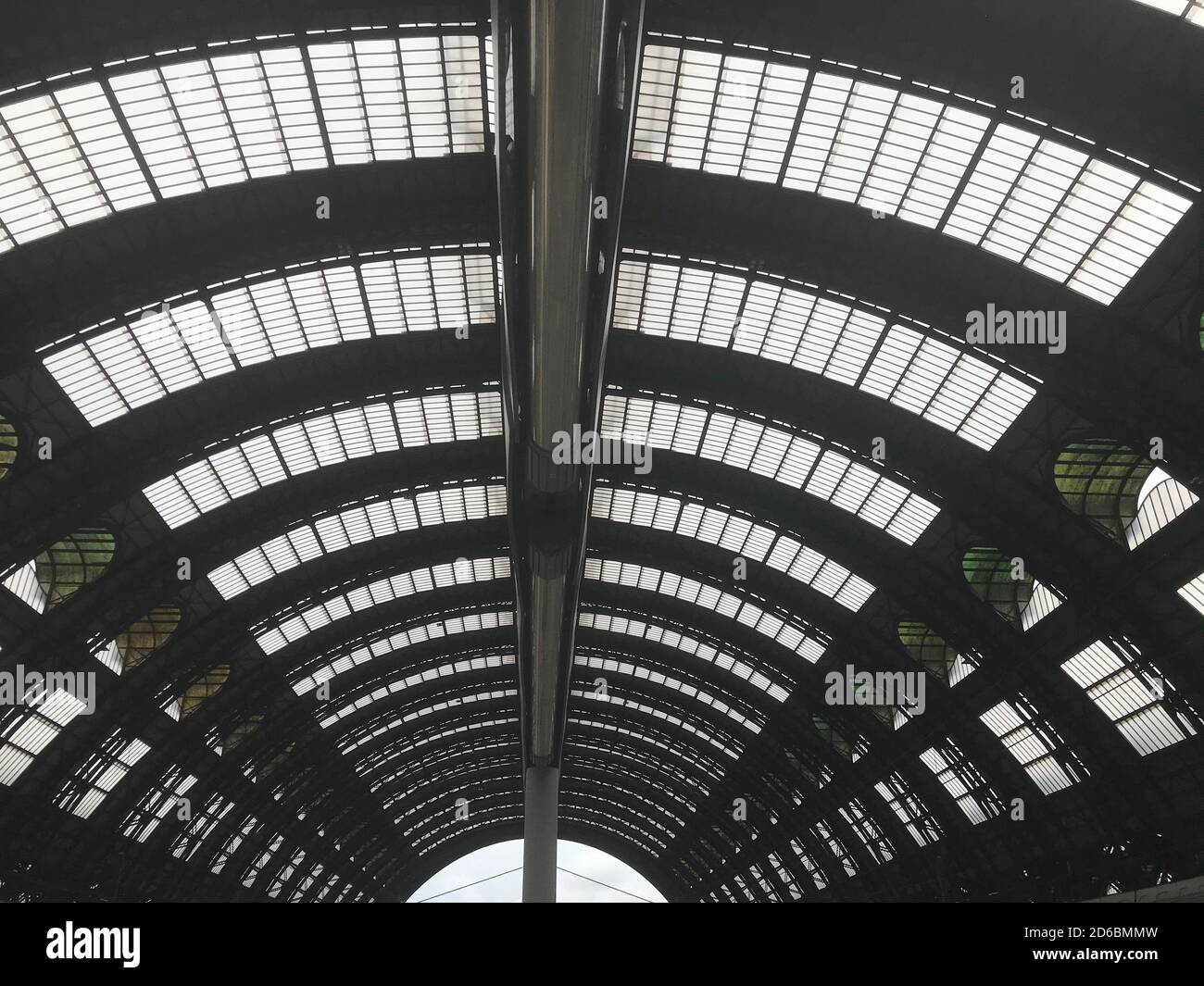 Spettacolare tetto della stazione centrale di Milano Foto Stock