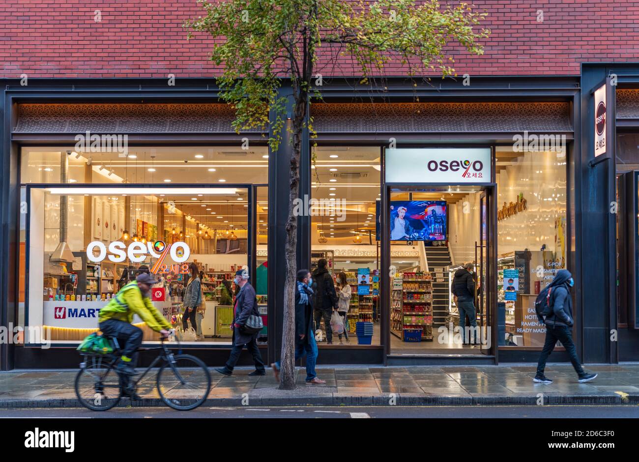 Oseyo Soho London - Oseyo Store Charing Cross Rd, hub coreano di cibo e cultura. Oseyo è il più grande rivenditore coreano del Regno Unito. Foto Stock