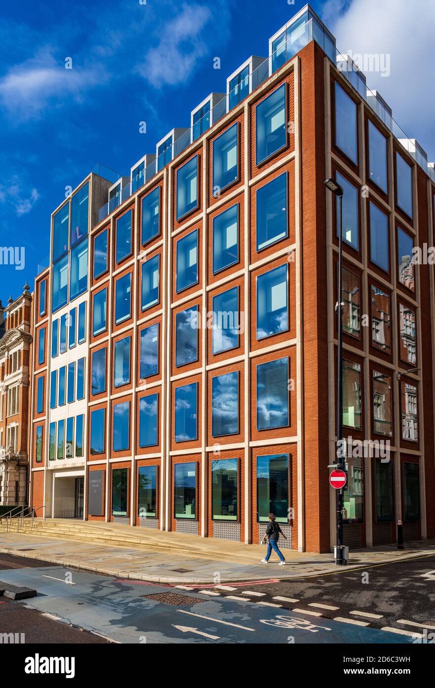 Carmelitana House 50 Victoria Embankment Londra - sviluppo uffici sul lungofiume di Londra, architetto Fletcher Priest Architects 2014. Foto Stock