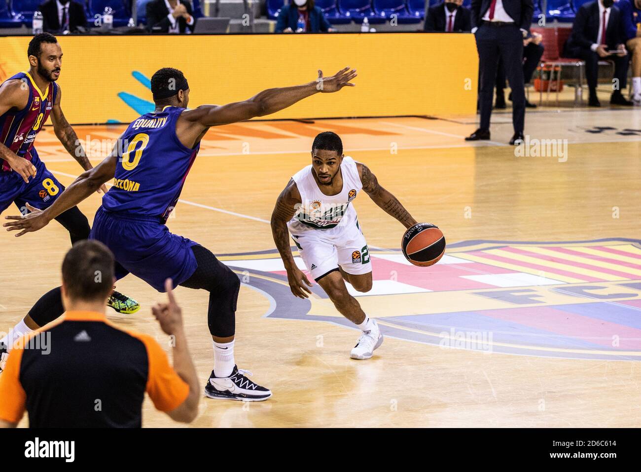 Eifer Sykes di Panathinaikos OPAP e Brandon Davies del FC Barcellona durante la partita di pallacanestro della Turkish Airlines Eurolega tra FC Barcellona e. Foto Stock