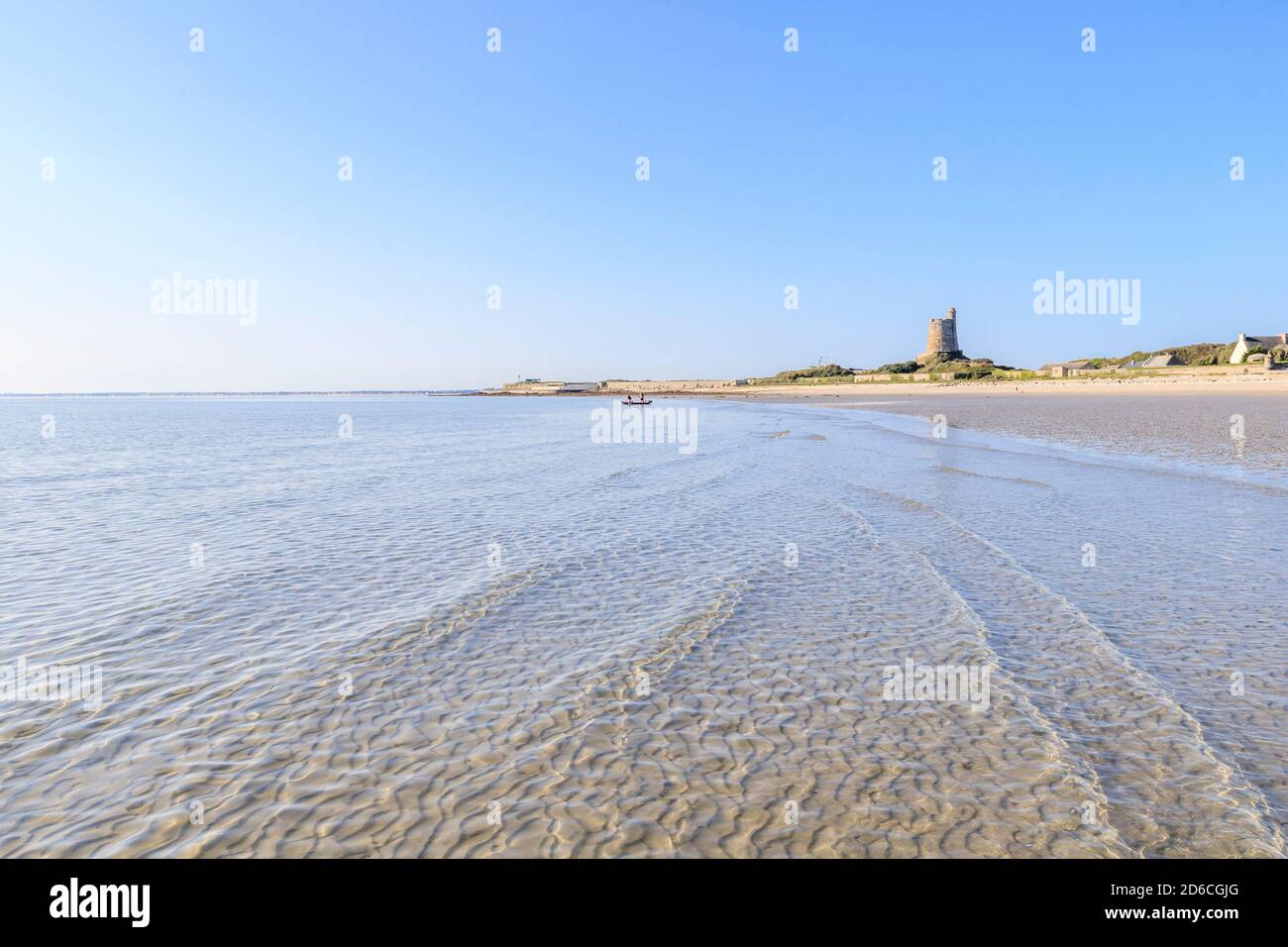 Francia, Manica, Cotentin, Val de Saire, Saint Vaast la Hougue, Pointe de la Hougue, spiaggia e Vauban Tour elencati come Patrimonio Mondiale dell'UNESCO // Francia Foto Stock