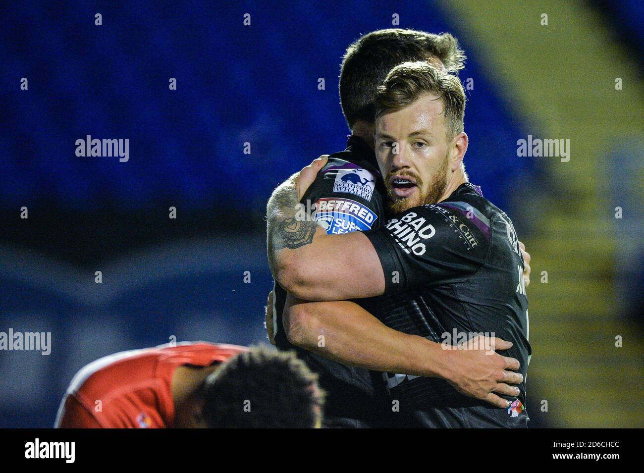 Tom Johnstone di Wakefield Trinity festeggia con il marcatore di prova Innes Senior Foto Stock