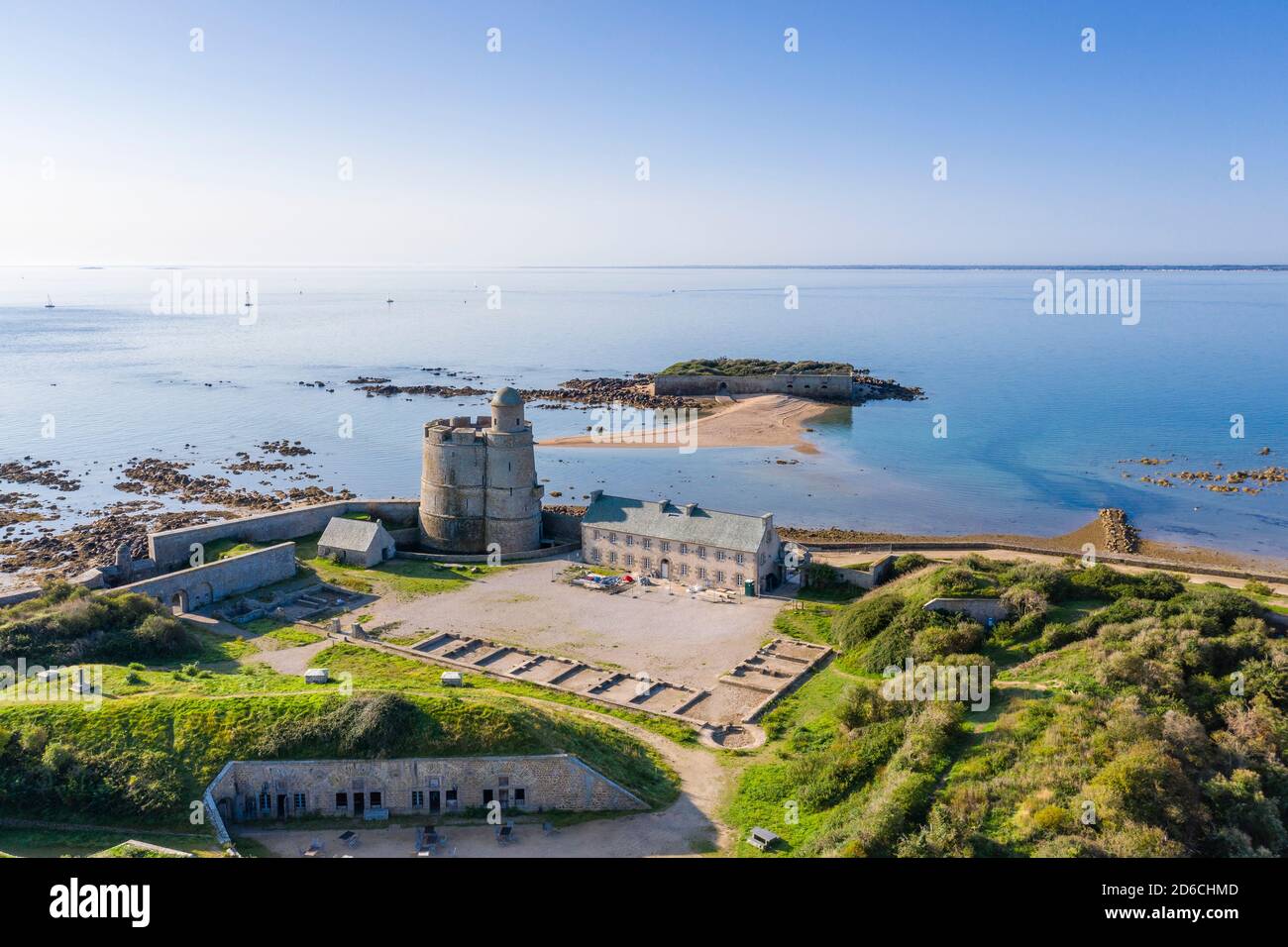 Francia, Manica, Cotentin, Val de Saire, Saint Vaast la Hougue, Isola di Tatihou con il Tour Vauban elencato come Patrimonio Mondiale dall'UNESCO e il Fort de Foto Stock