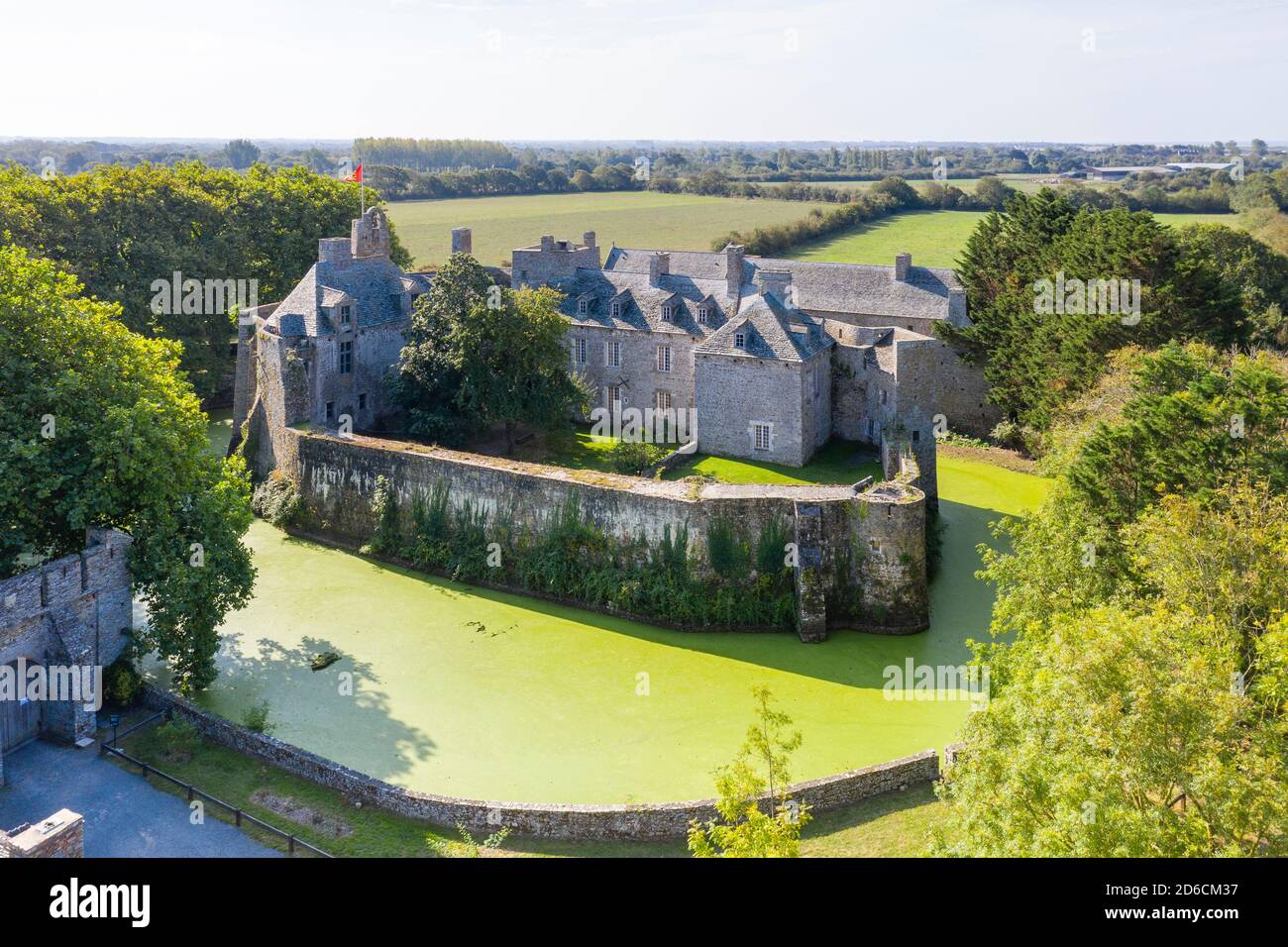 Francia, Manica, Cotentin, Pirou, Chateau de Pirou, castello fortificato del 12 ° secolo (vista aerea) // Francia, Manica (50), Cotentin, Pirou, château Foto Stock