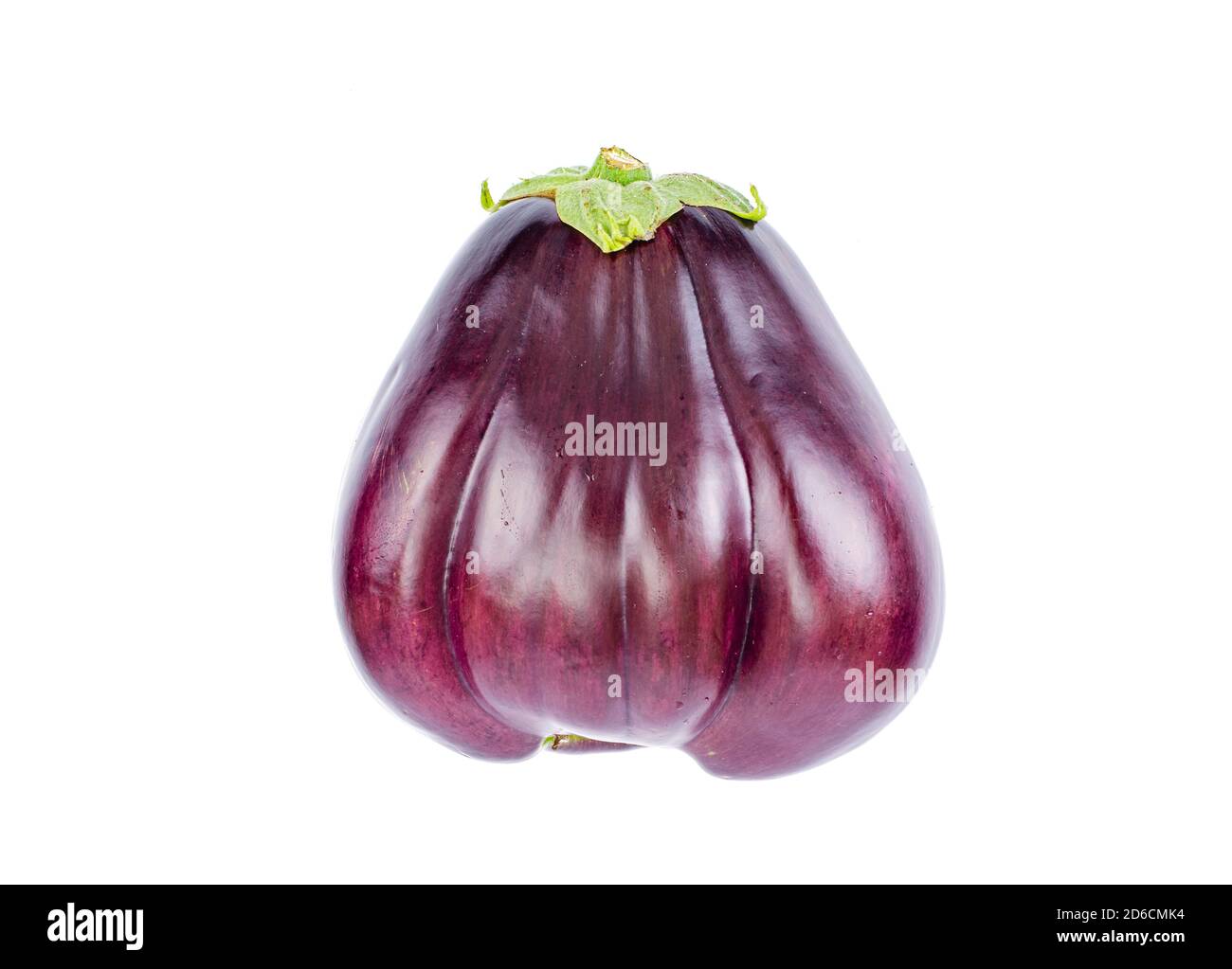 grande melanzana viola fresca isolata su sfondo bianco. Studio foto Foto Stock