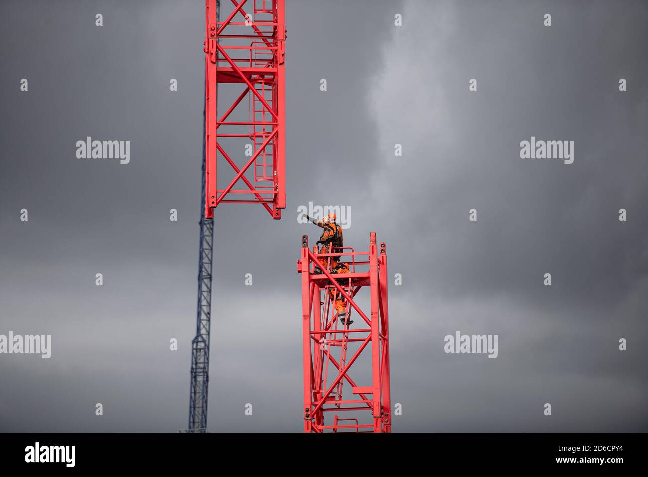 Costruzione di gru su un edificio a nord di Londra. Settembre 2020. Foto Stock