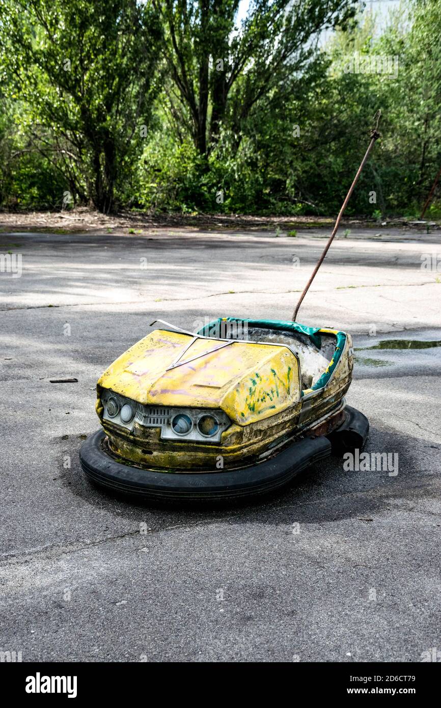 Zona residenziale abbandonata, presa dalla natura. Zona di esclusione di Cernobyl. Ucraina Foto Stock