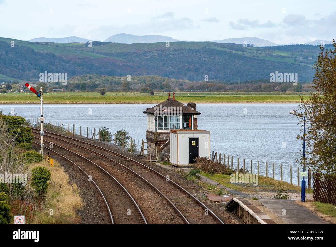 Scatola di segnalazione della stazione ferroviaria Arnside, Cumbria, Regno Unito Foto Stock