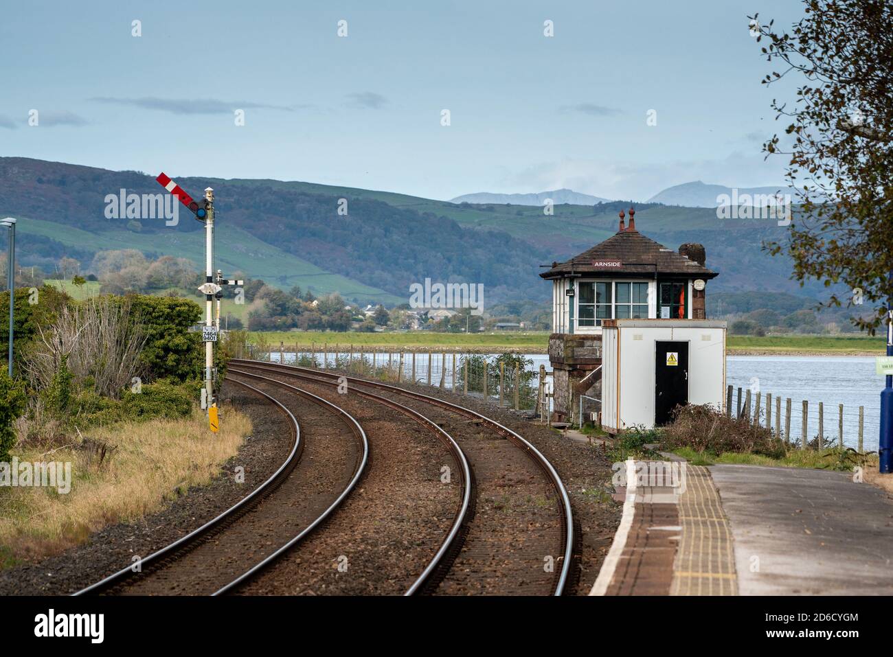 Scatola di segnalazione della stazione ferroviaria Arnside, Cumbria, Regno Unito Foto Stock