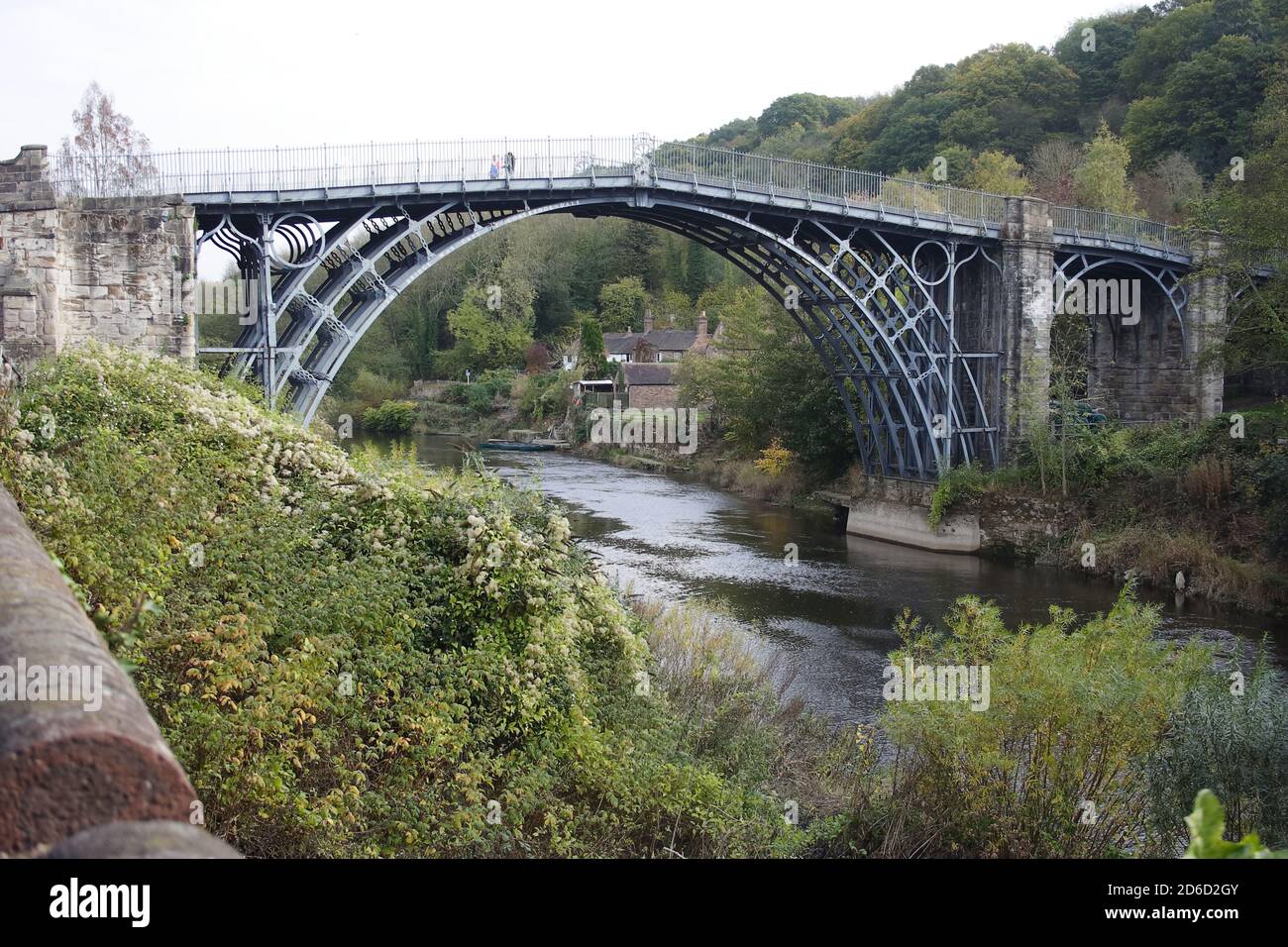 Il Ponte di ferro, costruito da Abraham Darby III Il primo ponte al mondo realizzato in ghisa. Foto Stock