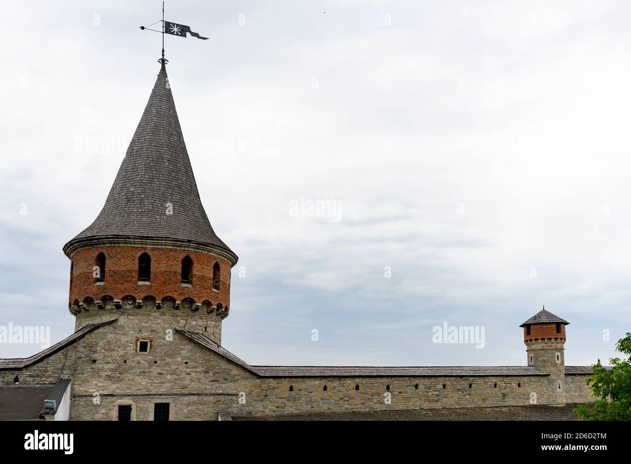 Torre di pietra castello medievale a Kamenets Podolskiy Foto Stock