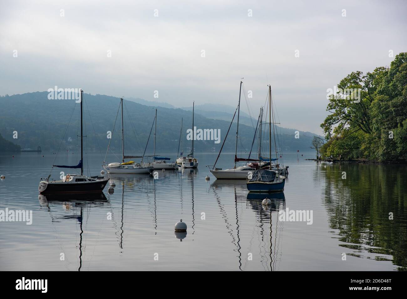 Yacht sul lago Windermere, Lake District National Park, Cumbria. REGNO UNITO Foto Stock