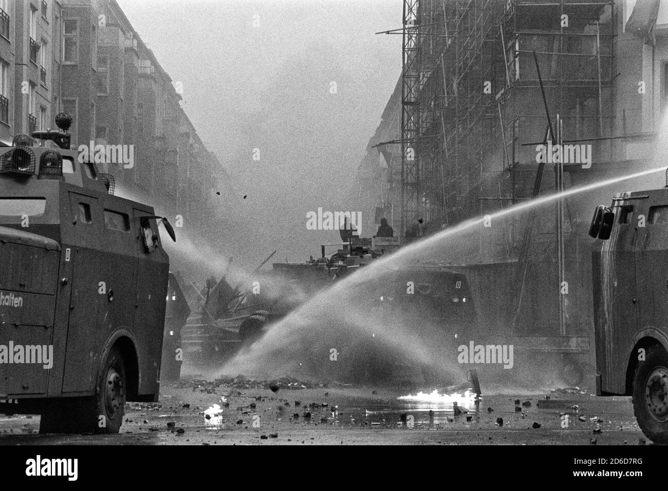 14.11.1990, Berlino, Berlino, Germania - 13 case squadrate a Mainzer Strasse sono evacuate dalla polizia la mattina del 14 novembre. Peop autonomo Foto Stock