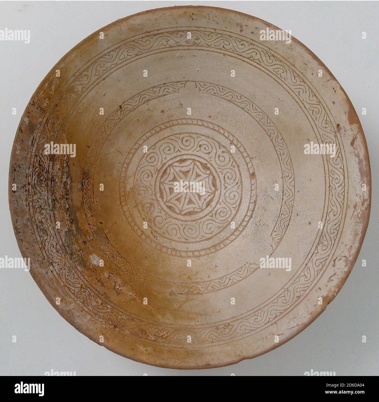 Ciotola con rosetta geometrica, bizantina, 1100-1150. Foto Stock