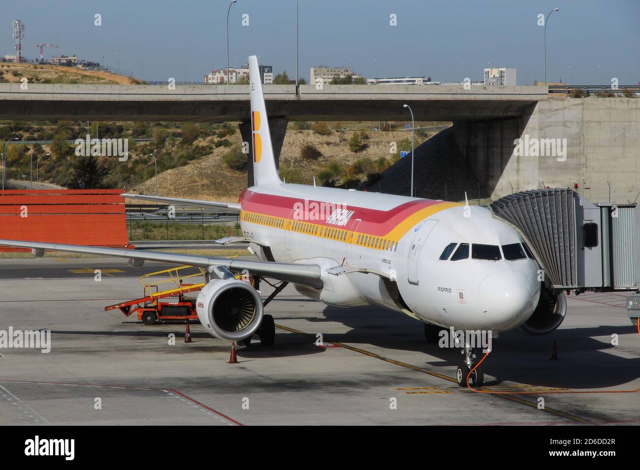 MADRID, SPAGNA - 20 OTTOBRE 2014: Iberia Airline Airbus A321 all'aeroporto Barajas di Madrid. Iberia fa parte di International Airlines Group (IAG, co Foto Stock