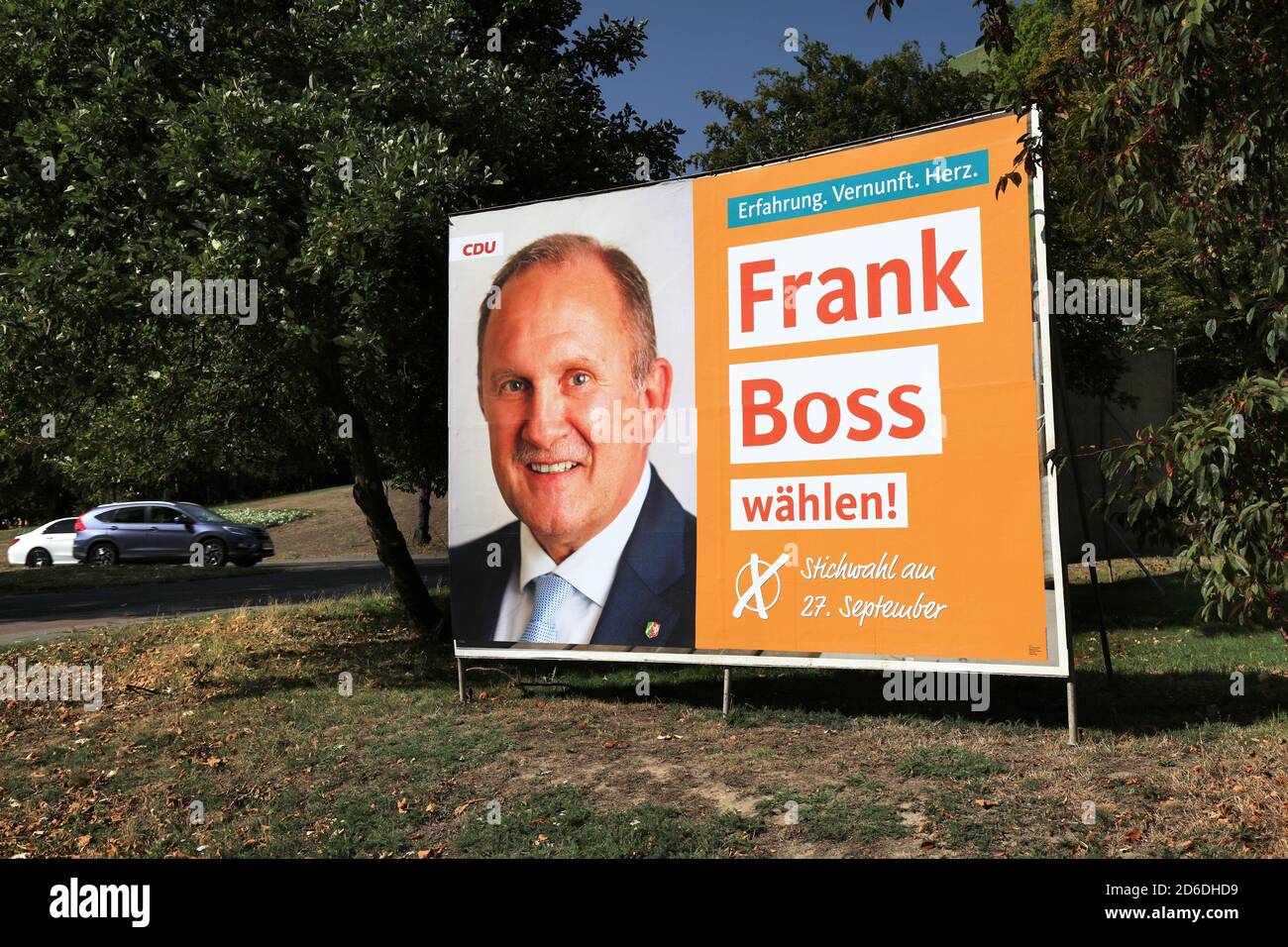 MOENCHENGLADBACH, GERMANIA - 18 SETTEMBRE 2020: Poster elettorale del candidato CDU prima del voto di runoff per le elezioni locali in Renania settentrionale-Vestfalia regi Foto Stock