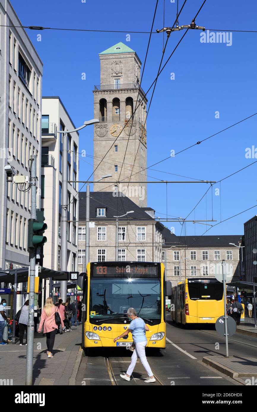 MUELHEIM A.D. RUHR, GERMANIA - 21 SETTEMBRE 2020: La gente fa un giro degli autobus della città a Muelheim an Der Ruhr, una città importante nello stato della Renania Settentrionale-Vestfalia. Foto Stock