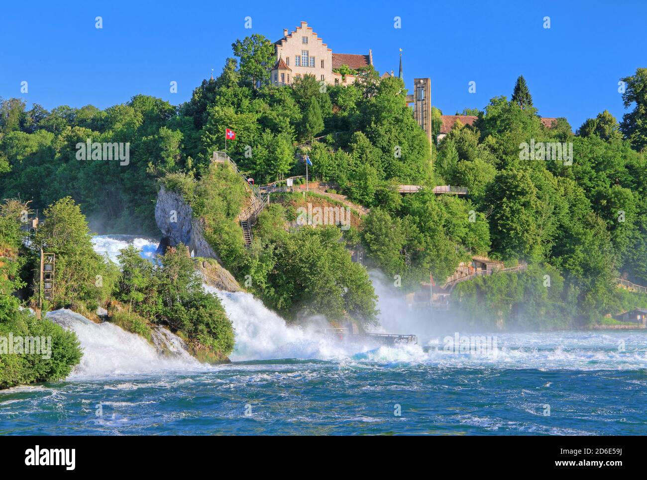 Cascate del Reno vicino a Sciaffusa con il Castello di Laufen, Neuhausen am Rheinfall, Reno, Valle del Reno, Canton Sciaffusa, Svizzera Foto Stock